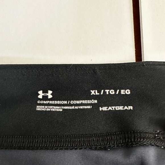 Under Armour compression capris women’s XL - Picture 3 of 3